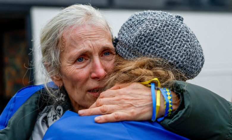 ‘We escaped from hell’: Hundreds of starving Ukrainians return home from Russian-occupied Oleshky under ceasefire deal