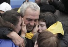 Ukrainians return home from Russian-occupied Oleshky