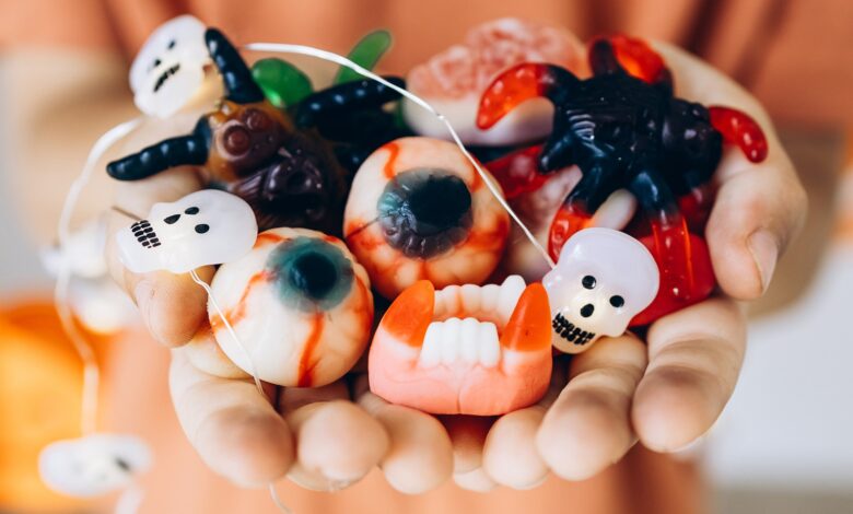 Beware the Halloween candies that can crack your teeth — or do much worse: dentist